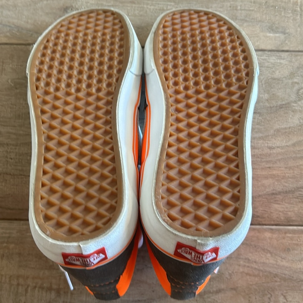 Custom Vans - Picture 5 of 7